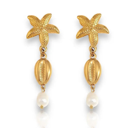 Ohrringe Jolene mit goldenen Sternen und Muscheln, perfekt für einen eleganten Look. Entdecken Sie die Kollektion!