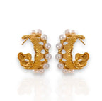 Elegante Ornate Pearl Hoop Ohrringe mit Perlen, ideal für jeden Anlass. Entdecken Sie die Schönheit bei AS.