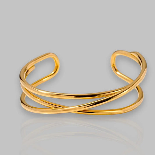 Elegantes, goldenes Armband Jovina mit modernem Design für stilvolle Akzente im Alltag.