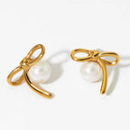 Charmé Ohrringe aus Gold mit Perle und Schleifen-Detail
