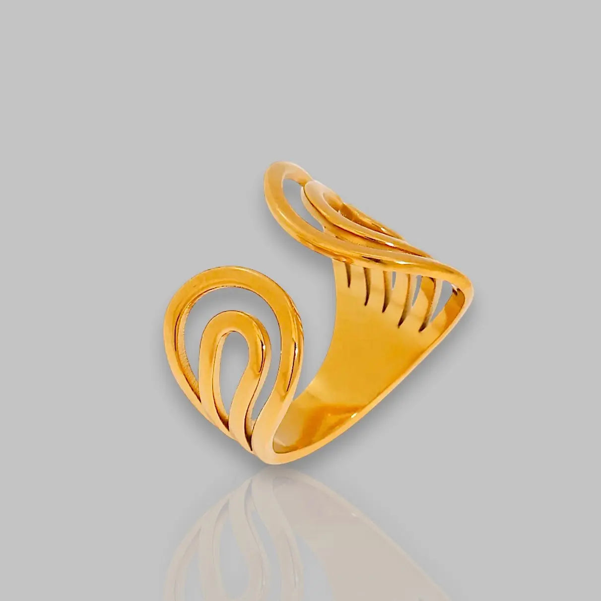 Eleganter Ring „Majestic Spin“ mit geschwungenem Design, perfekt für stilvolle Akzente im Schmuck.
