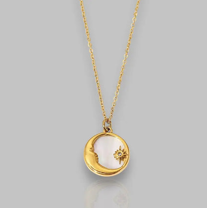 Elegante Rivka Halskette mit Mond- und Sonnenmotiv, perfekt für jeden Anlass.