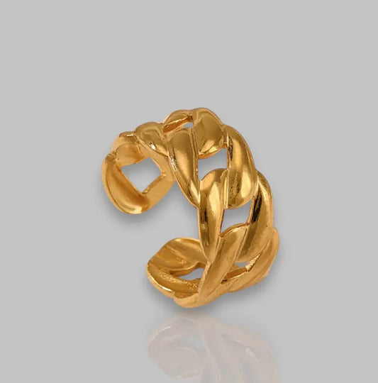 Eleganter Soraya Ring aus Edelstahl mit 19 Karat Vergoldung, perfekt für jeden Anlass.