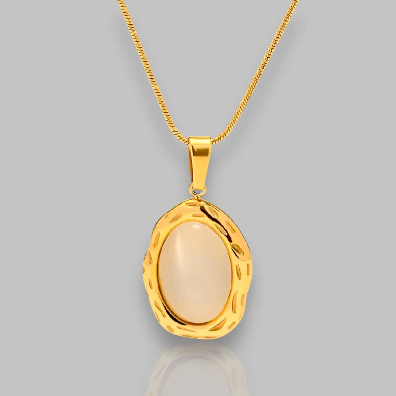 Eleganter Damaris Anhänger aus hochwertigem Material, ideal für stilbewusste Trägerinnen.