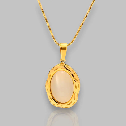 Eleganter Damaris Anhänger aus hochwertigem Material, ideal für stilbewusste Trägerinnen.