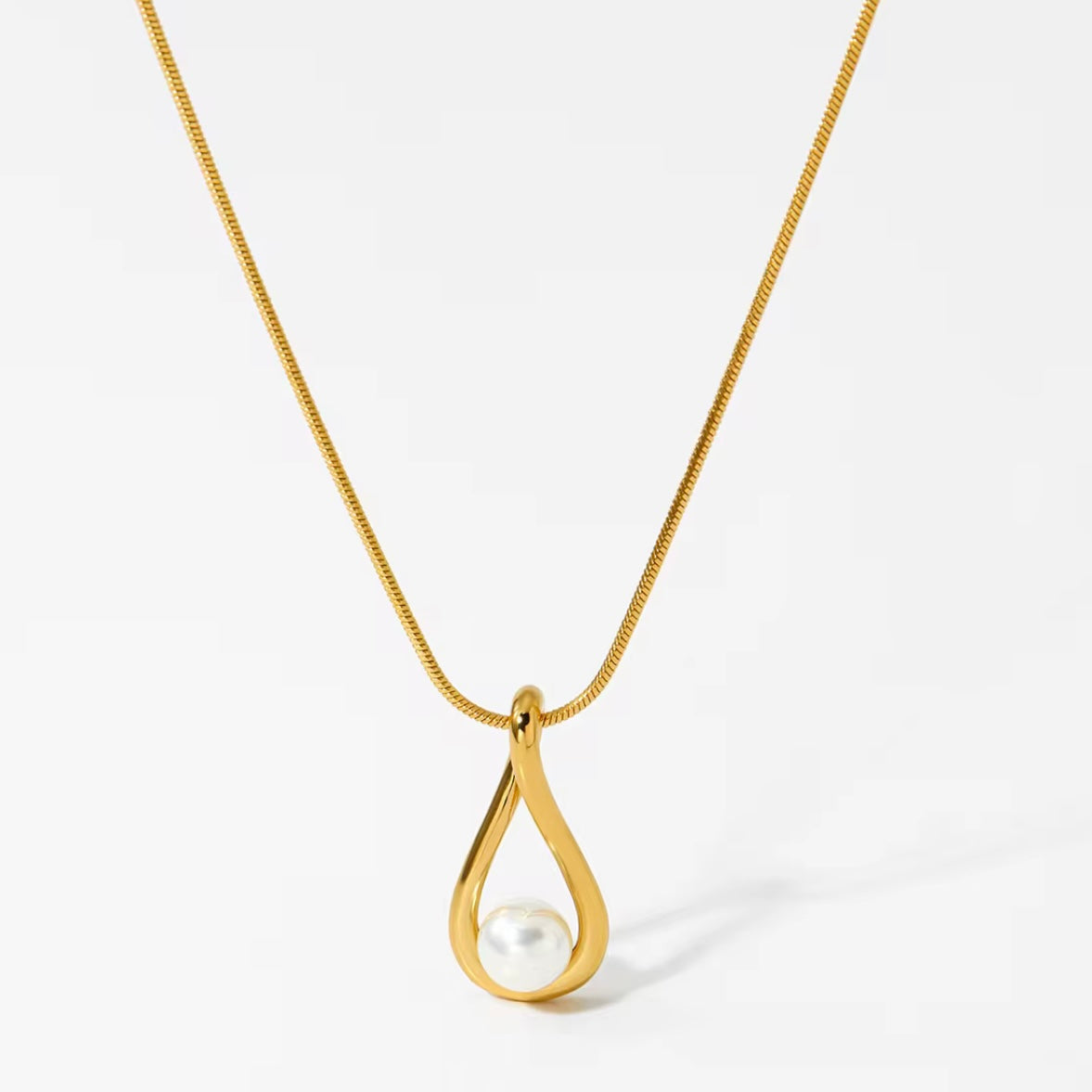 Golden Teardrop Goldanhänger mit Perle an goldener Kette