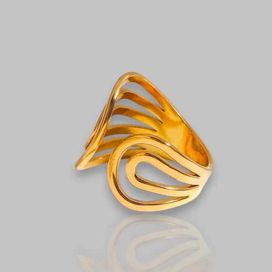 Eleganter Ring "Majestic Spin" mit geschwungenem Design und glänzendem Finish, perfekt für jeden Anlass.
