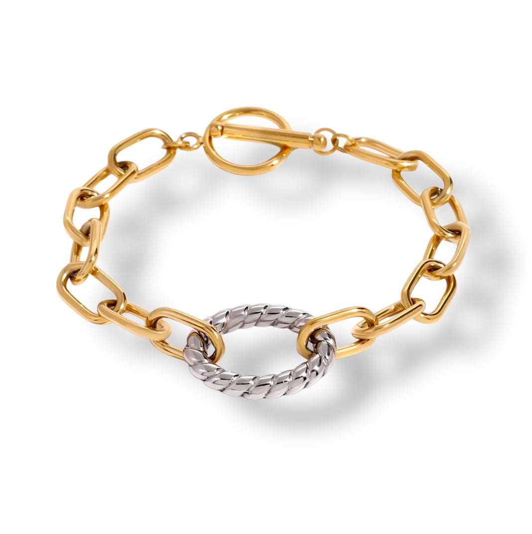 Two Souls Chain Armband aus goldenen Gliedern mit zentralem silbernem gedrehten Ring.